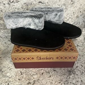 Skechers Black Boots with Gray Faux Fur